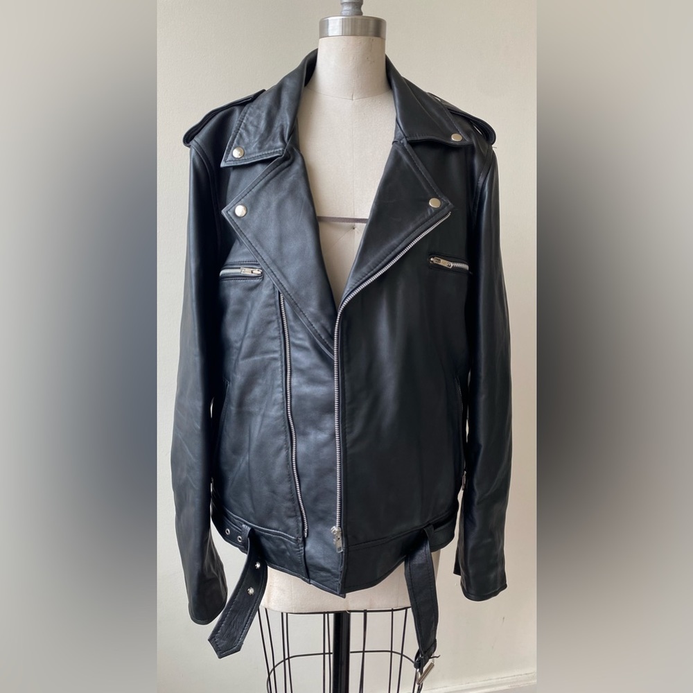 BLACK LEATHER MOTORCYCLE JACKET